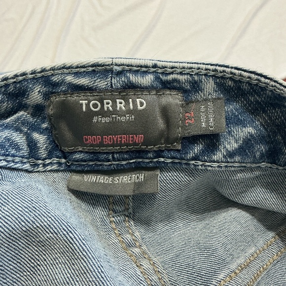 TORRID Crop Boyfriend Straight Vintage Stretch Mid-Rise Jeans size 22 - Picture 6 of 9